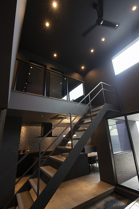 ビーライフ_デザイン紹介_アイアン階段