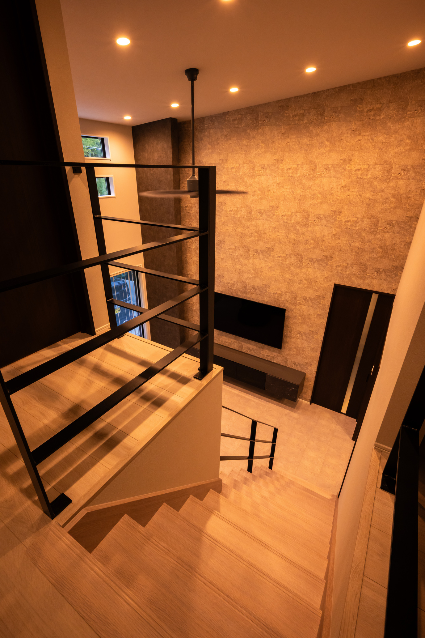 リビングデザイン_デザイン紹介_アイアン階段