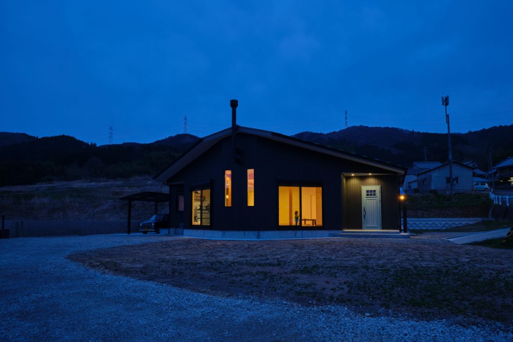 バルジオカダ_平屋_夜外観