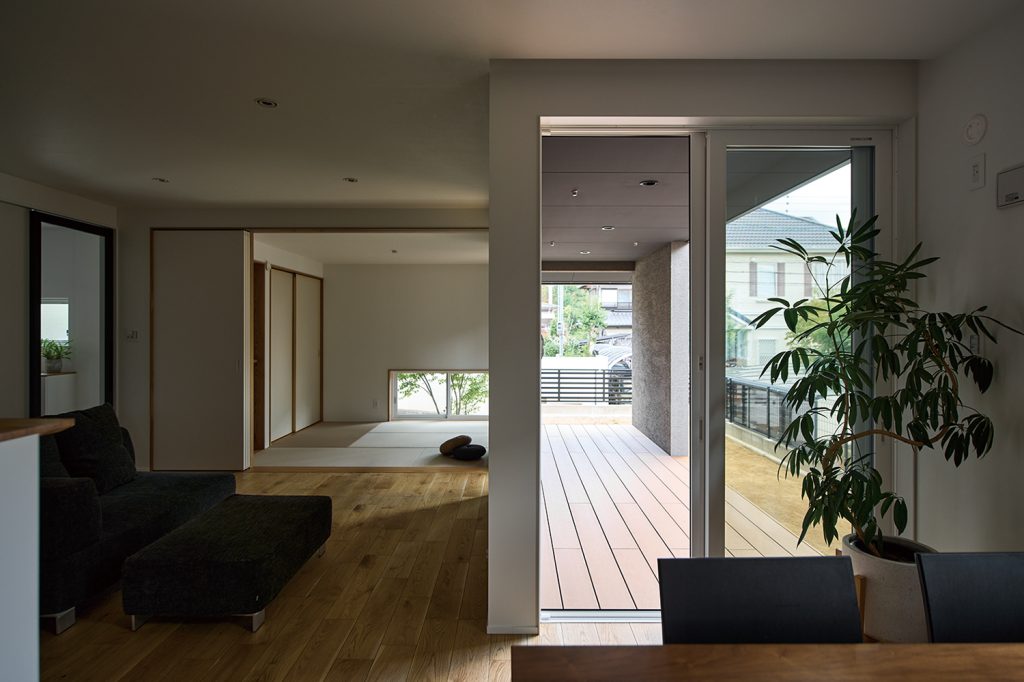 奈良市北条工務店_新築注文住宅_リビングとウッドデッキ